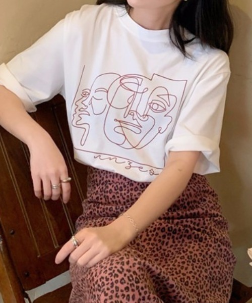 mebole(メボレ)の「アートプリントTシャツ(Tシャツ/カットソー・レディース・ホワイト/ブラック・FREE)」の6枚目の写真