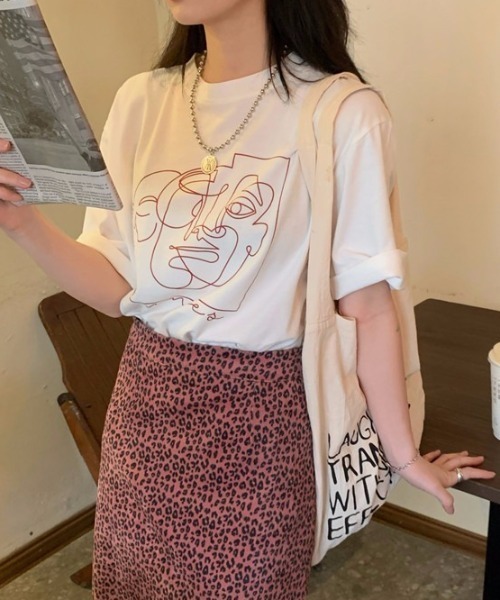 mebole(メボレ)の「アートプリントTシャツ(Tシャツ/カットソー・レディース・ホワイト/ブラック・FREE)」の22枚目の写真