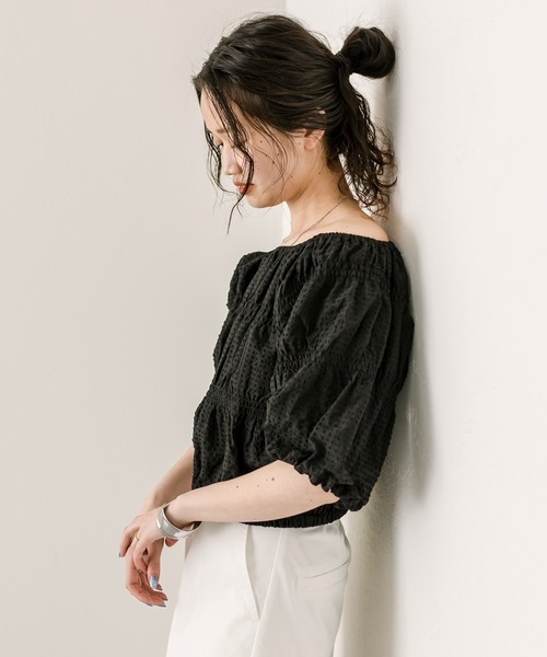 mystic（ミスティック）の「エンボスオフショルブラウス（シャツ/ブラウス・レディース・オフホワイト/ブラック/イエロー・FREE）」の8枚目の写真
