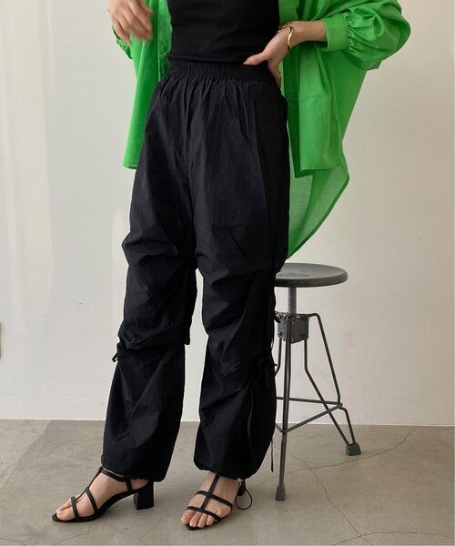 RAY CASSIN(レイカズン)の「サイドリボンカーゴパンツ(カーゴパンツ・レディース・オフホワイト/ブラック/サックスブルー・FREE)」の2枚目の写真