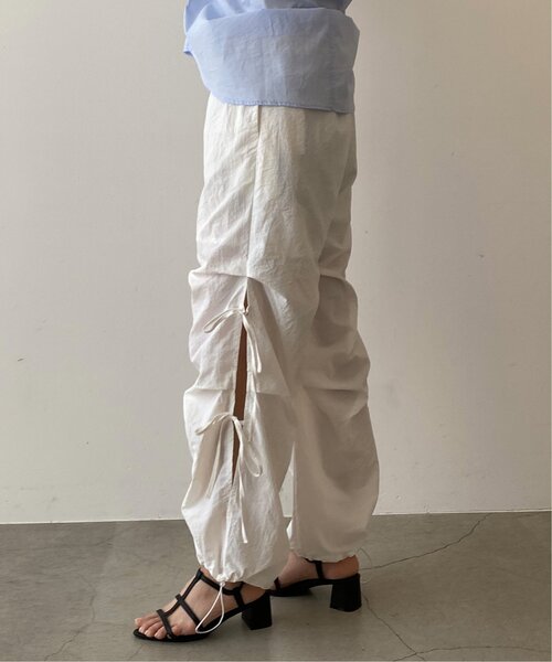 RAY CASSIN(レイカズン)の「サイドリボンカーゴパンツ(カーゴパンツ・レディース・オフホワイト/ブラック/サックスブルー・FREE)」の13枚目の写真