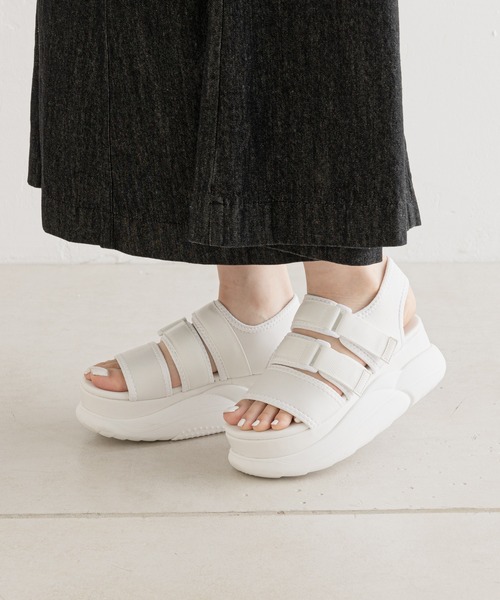 Chico(チコ)の「ラウンドソールスニーカーサンダル(サンダル・レディース・ブラック/ホワイト・LARGE/MEDIUM/SMALL)」の4枚目の写真