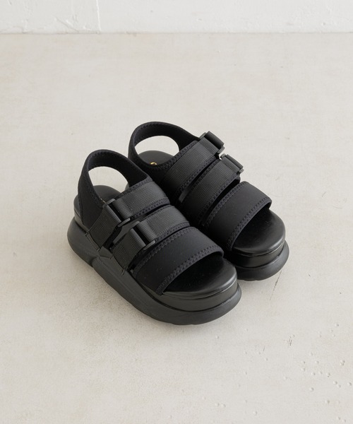 Chico(チコ)の「ラウンドソールスニーカーサンダル(サンダル・レディース・ブラック/ホワイト・LARGE/MEDIUM/SMALL)」の15枚目の写真