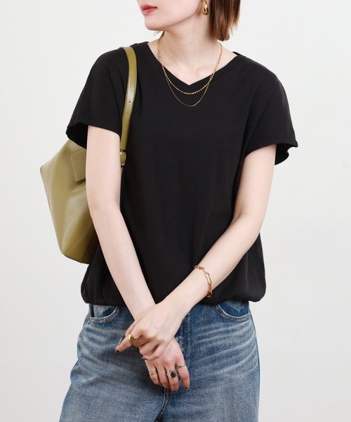 atONE(アットワン)の「atONE コットンフライスVネックフレンチTシャツ(Tシャツ/カットソー・レディース・ブラック/オフホワイト/ピンクベージュ・LL~3L/4L~5L/M-L)」の1枚目の写真