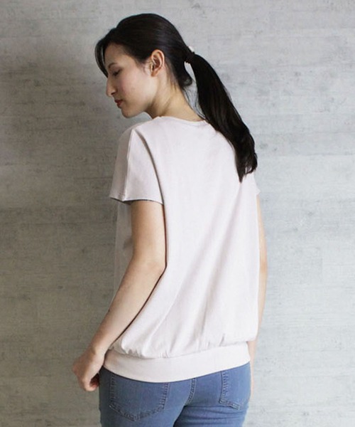 atONE(アットワン)の「atONE コットンフライスVネックフレンチTシャツ(Tシャツ/カットソー・レディース・ブラック/オフホワイト/ピンクベージュ・LL~3L/4L~5L/M-L)」の4枚目の写真