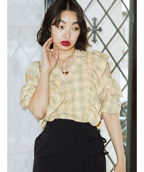 jouetie(ジュエティ)の「オフショルフリルブラウス(シャツ/ブラウス・レディース・ブラック/オフホワイト/イエロー・MEDIUM)」の3枚目の写真