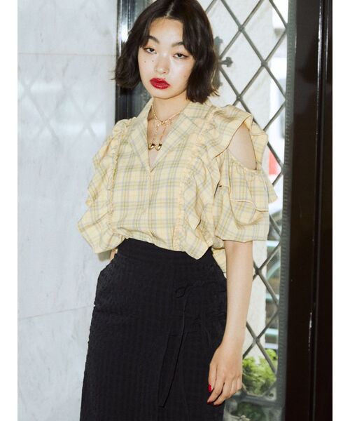 jouetie(ジュエティ)の「オフショルフリルブラウス(シャツ/ブラウス・レディース・ブラック/オフホワイト/イエロー・MEDIUM)」の9枚目の写真