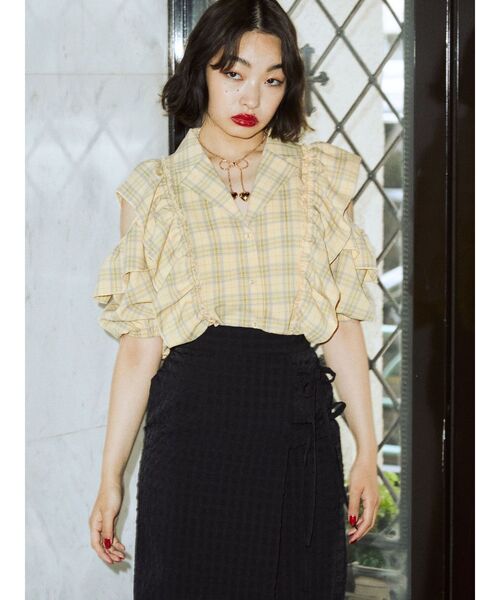 jouetie(ジュエティ)の「オフショルフリルブラウス(シャツ/ブラウス・レディース・ブラック/オフホワイト/イエロー・MEDIUM)」の8枚目の写真