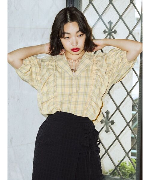 jouetie(ジュエティ)の「オフショルフリルブラウス(シャツ/ブラウス・レディース・ブラック/オフホワイト/イエロー・MEDIUM)」の7枚目の写真