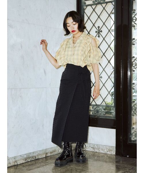 jouetie(ジュエティ)の「オフショルフリルブラウス(シャツ/ブラウス・レディース・ブラック/オフホワイト/イエロー・MEDIUM)」の4枚目の写真