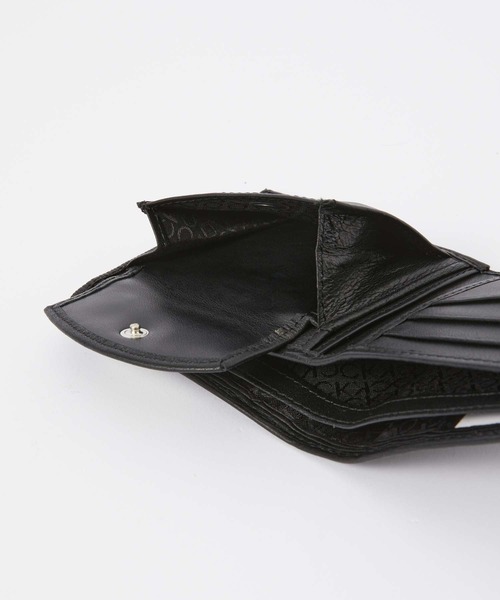 Calvin Klein(カルバン・クライン)の「Calvin Klein BILLFOLD RIVER PRINT WITH COIN POCKET カルバンクライン 型押し 2つ折り財布(財布・メンズ・ブラック・FREE)」の5枚目の写真