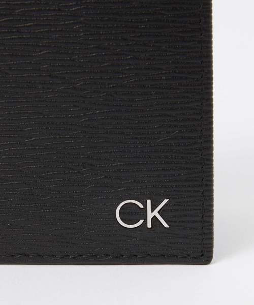 Calvin Klein(カルバン・クライン)の「Calvin Klein BILLFOLD RIVER PRINT WITH COIN POCKET カルバンクライン 型押し 2つ折り財布(財布・メンズ・ブラック・FREE)」の6枚目の写真