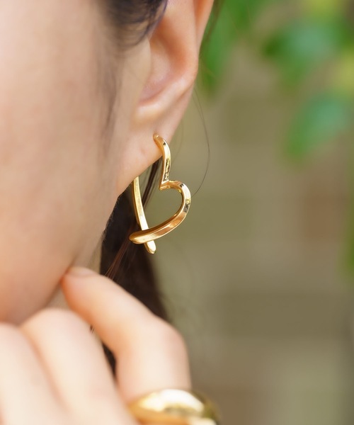 ANOH（アノー）の「ハートフープピアス（ピアス（両耳用）・レディース・ゴールド/シルバー・FREE）」の4枚目の写真