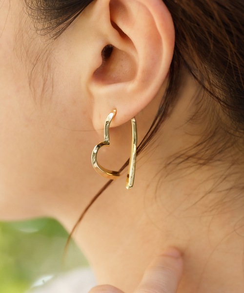 ANOH（アノー）の「ハートフープピアス（ピアス（両耳用）・レディース・ゴールド/シルバー・FREE）」の5枚目の写真