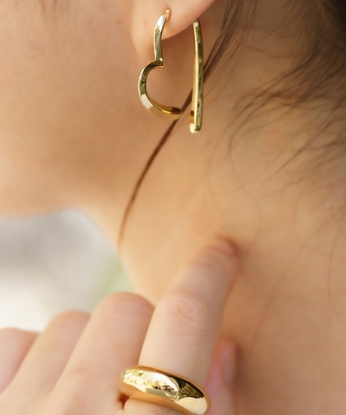 ANOH（アノー）の「ハートフープピアス（ピアス（両耳用）・レディース・ゴールド/シルバー・FREE）」の6枚目の写真