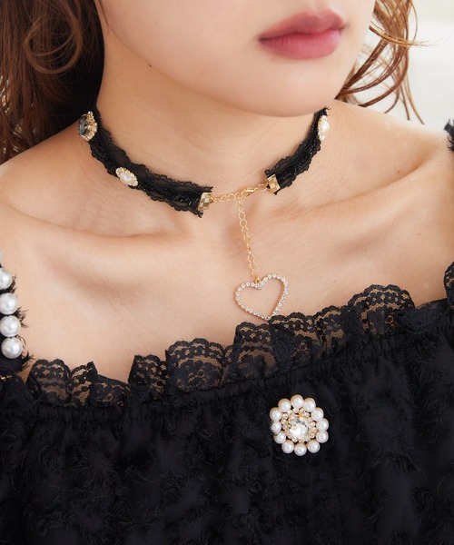 タグ付き♡GOLDS♡ハートチャーム＆ダブルジッパー♡チョーカー付きトップス♡白 ROJITA（ロジータ）の「ハートチャーム付き2WAYビジュチョーカー