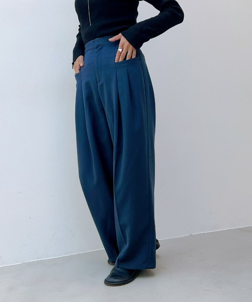 y/m（イム）の「ワイドタックパンツ（スラックス・レディース・グレー/ブラック/ネイビー/グレー系その他2・FREE）」の4枚目の写真
