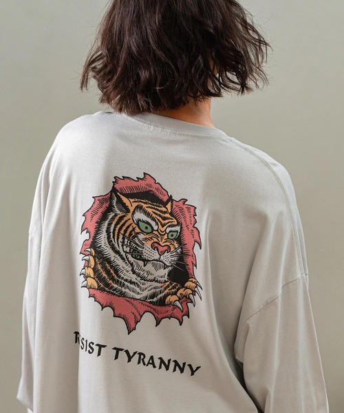 CAMBIO(カンビオ)の「mlt4474- ビッグシルエットロンT(RESIST TYRANNY)(Tシャツ/カットソー・メンズ・グレー/ホワイト/グリーン・XL/L/M/S)」の11枚目の写真