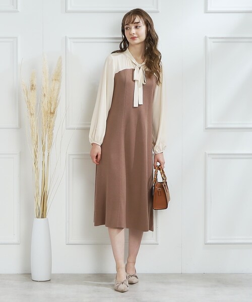 couture brooch（クチュールブローチ）の「◆【オフィスコーデにも】ボウタイドッキングニットワンピース（ワンピース・レディース・ブラック/ブラウン系その他・38/40/42/36）」の6枚目の写真