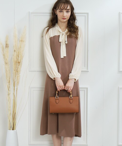 couture brooch（クチュールブローチ）の「◆【オフィスコーデにも】ボウタイドッキングニットワンピース（ワンピース・レディース・ブラック/ブラウン系その他・38/40/42/36）」の9枚目の写真