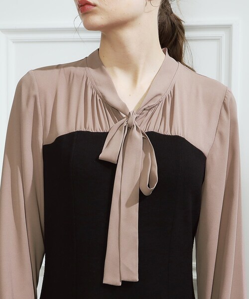 couture brooch（クチュールブローチ）の「◆【オフィスコーデにも】ボウタイドッキングニットワンピース（ワンピース・レディース・ブラック/ブラウン系その他・38/40/42/36）」の18枚目の写真