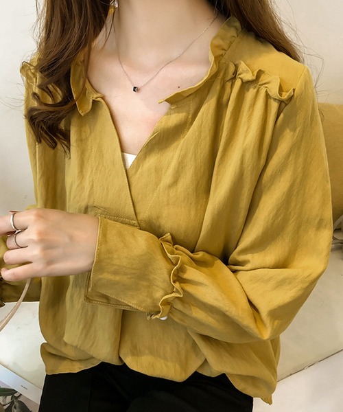 Silly（シリー）の「【春から秋までながく使える◎】フリルネックブラウス（シャツ/ブラウス・レディース・イエロー/ブルー/アイボリー・MEDIUM/LARGE）」の3枚目の写真