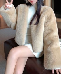 ノーカラーコート（ベージュ系・フェイクファー）ファッション