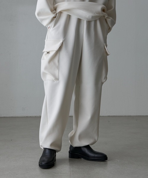 Lui's（ルイス）の「リラックスライトウエイトカーゴパンツ
