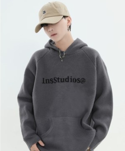 A'GEM/9 × .kom『INSstudios/インスステュディオス』ロゴフーディーパーカー（パーカー）｜A‘gem 9（エージェムナイン）