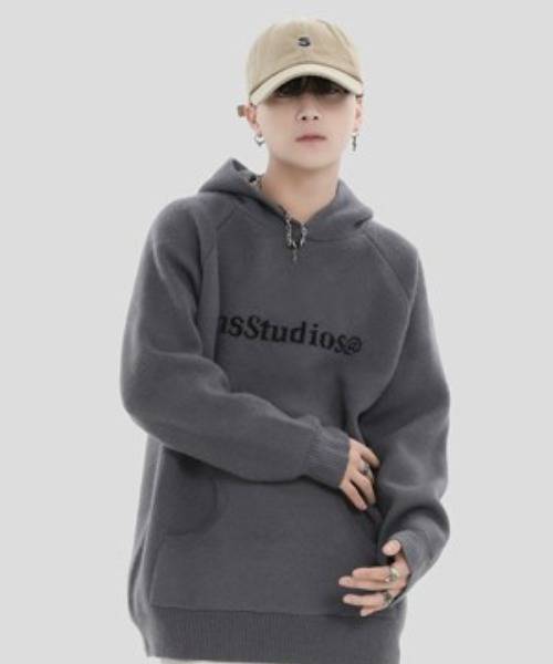 A'GEM/9 × .kom『INSstudios/インスステュディオス』ロゴフーディーパーカー（パーカー）｜A‘gem 9（エージェムナイン）