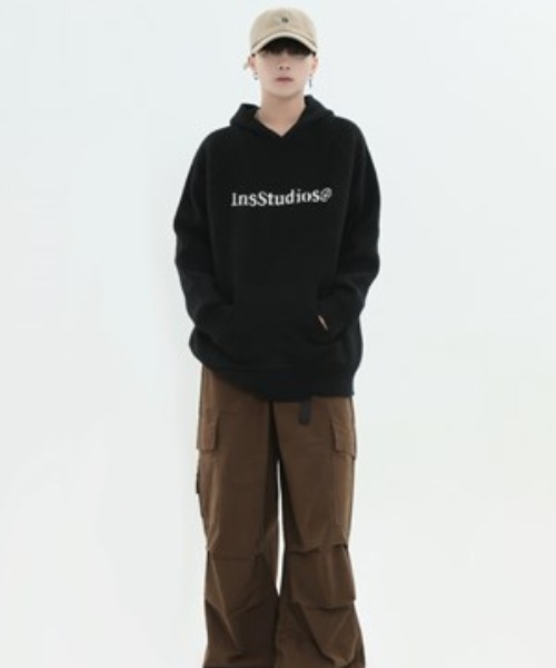 A'GEM/9 × .kom『INSstudios/インスステュディオス』ロゴフーディーパーカー（パーカー）｜A‘gem 9（エージェムナイン）