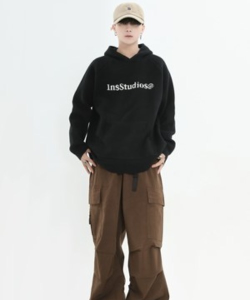 A'GEM/9 × .kom『INSstudios/インスステュディオス』ロゴフーディーパーカー（パーカー）｜A‘gem 9（エージェムナイン）