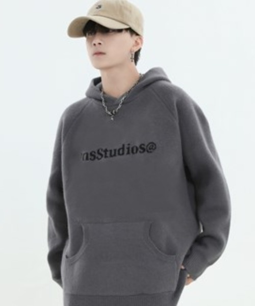 A'GEM/9 × .kom『INSstudios/インスステュディオス』ロゴフーディーパーカー（パーカー）｜A‘gem 9（エージェムナイン）