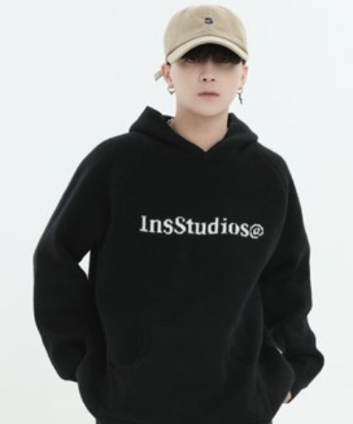 A'GEM/9 × .kom『INSstudios/インスステュディオス』ロゴフーディーパーカー（パーカー）｜A‘gem 9（エージェムナイン）