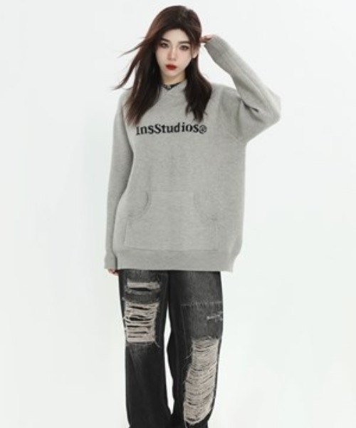 A'GEM/9 × .kom『INSstudios/インスステュディオス』ロゴフーディーパーカー（パーカー）｜A‘gem 9（エージェムナイン）