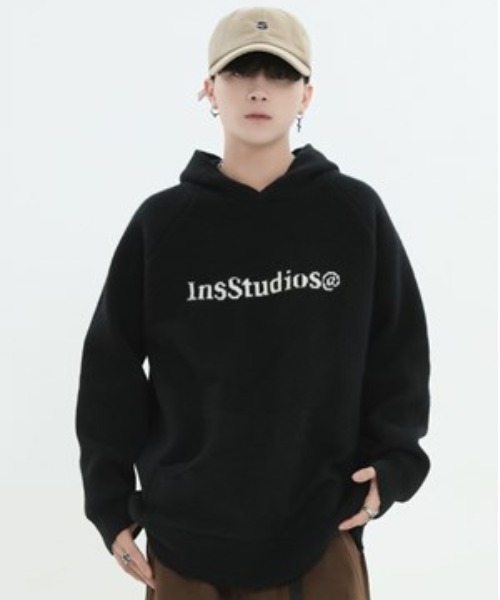 A'GEM/9 × .kom『INSstudios/インスステュディオス』ロゴフーディーパーカー（パーカー）｜A‘gem 9（エージェムナイン）
