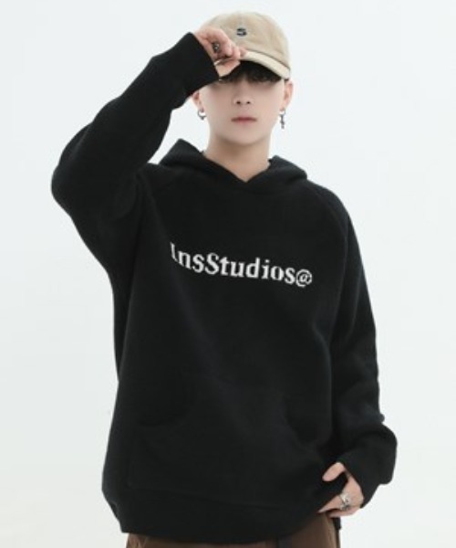 A'GEM/9 × .kom『INSstudios/インスステュディオス』ロゴフーディーパーカー（パーカー）｜A‘gem 9（エージェムナイン）
