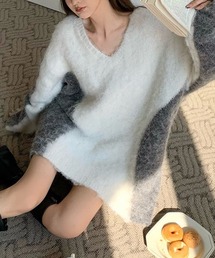春先に一枚でも使える。Vネックバイカラーニットワンピース