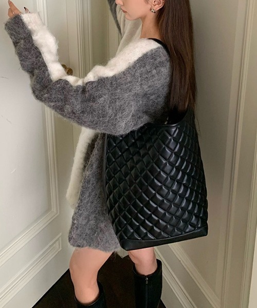 SEN TOKYO(セントーキョー)の「春先に一枚でも使える。Vネックバイカラーニットワンピース(ニット/セーター・レディース・ブラック/グレー・FREE)」の10枚目の写真