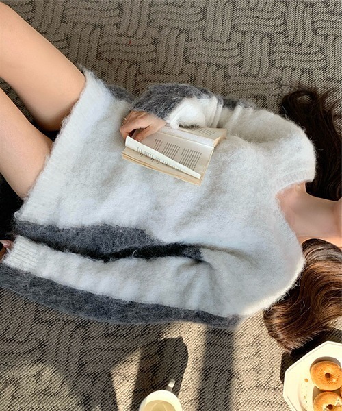 SEN TOKYO(セントーキョー)の「春先に一枚でも使える。Vネックバイカラーニットワンピース(ニット/セーター・レディース・ブラック/グレー・FREE)」の8枚目の写真