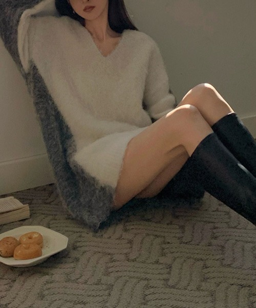 SEN TOKYO(セントーキョー)の「春先に一枚でも使える。Vネックバイカラーニットワンピース(ニット/セーター・レディース・ブラック/グレー・FREE)」の16枚目の写真