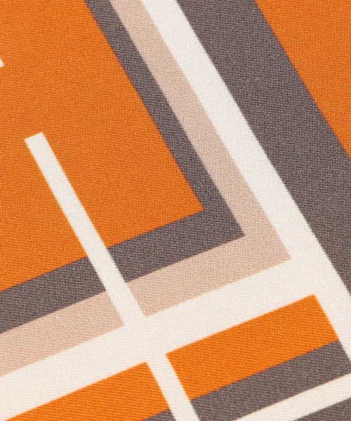 MONSIEUR NICOLE（ムッシュニコル）の「【ex/tra】ジオメトリックプリント ネッカチーフ（バンダナ/スカーフ・メンズ・グレー/オレンジ・FREE）」の4枚目の写真