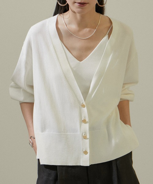 SALON adam et rope'(サロン アダム エ ロペ)の「UVケアメタルボタンカーディガン【洗える】(カーディガン/ボレロ・レディース・ホワイト/ブラック/ベージュ系その他・FREE)」の2枚目の写真