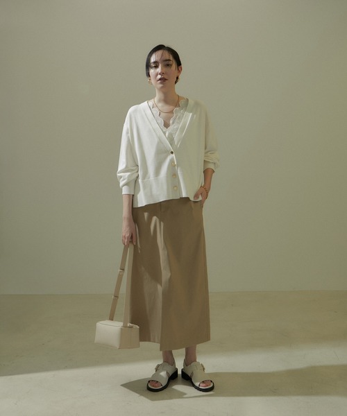 SALON adam et rope'(サロン アダム エ ロペ)の「UVケアメタルボタンカーディガン【洗える】(カーディガン/ボレロ・レディース・ホワイト/ブラック/ベージュ系その他・FREE)」の19枚目の写真