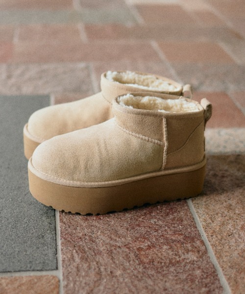UGG（アグ）の「W CLASSIC ULTRA MINI PLATFORM　1135092（ブーツ・レディース・ベージュ・6/8/5/7/9）」の14枚目の写真