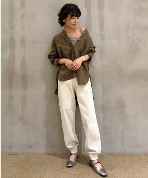 Mila Owen(ミラオーウェン)の「スウェットライクジョガーニットパンツ【手洗い可能】(スウェットパンツ・レディース・チャコールグレー/グレー/アイボリー・1/0/00)」の2枚目の写真
