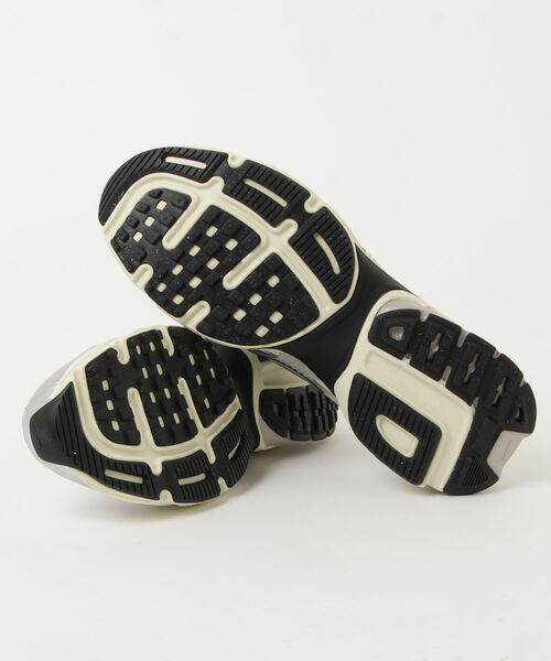 NIKE（ナイキ）の「NIKE V2K RUN HJ4497-100（スニーカー・メンズ・シルバー・26.5cm/27cm/27.5cm/28cm）」の3枚目の写真