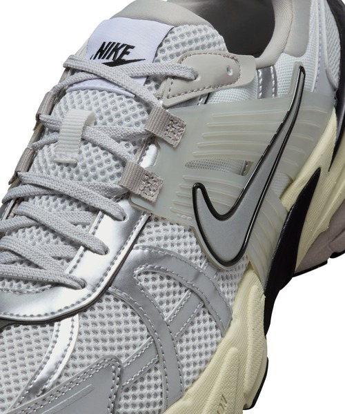 NIKE（ナイキ）の「NIKE V2K RUN HJ4497-100（スニーカー・メンズ・シルバー・26.5cm/27cm/27.5cm/28cm）」の9枚目の写真
