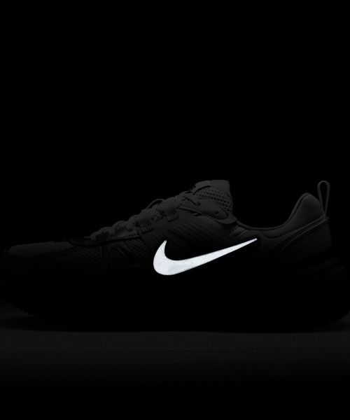 NIKE（ナイキ）の「NIKE V2K RUN HJ4497-100（スニーカー・メンズ・シルバー・26.5cm/27cm/27.5cm/28cm）」の11枚目の写真