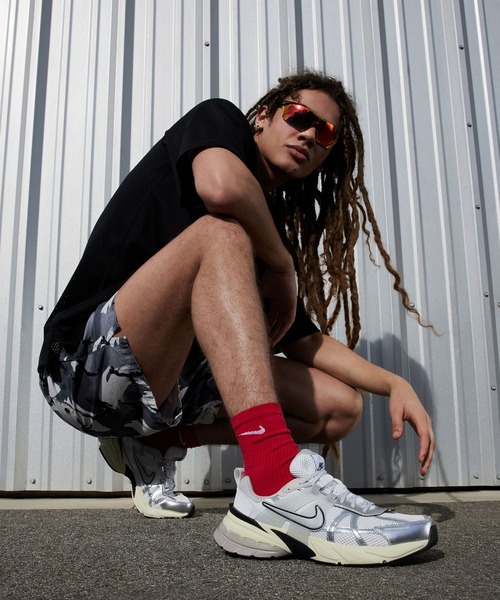 NIKE（ナイキ）の「NIKE V2K RUN HJ4497-100（スニーカー・メンズ・シルバー・26.5cm/27cm/27.5cm/28cm）」の12枚目の写真